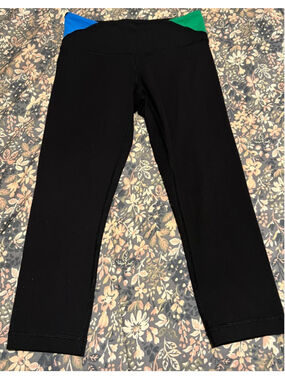 Women's Lululemon Black Capri Pants with Blue & Green Waistband size s